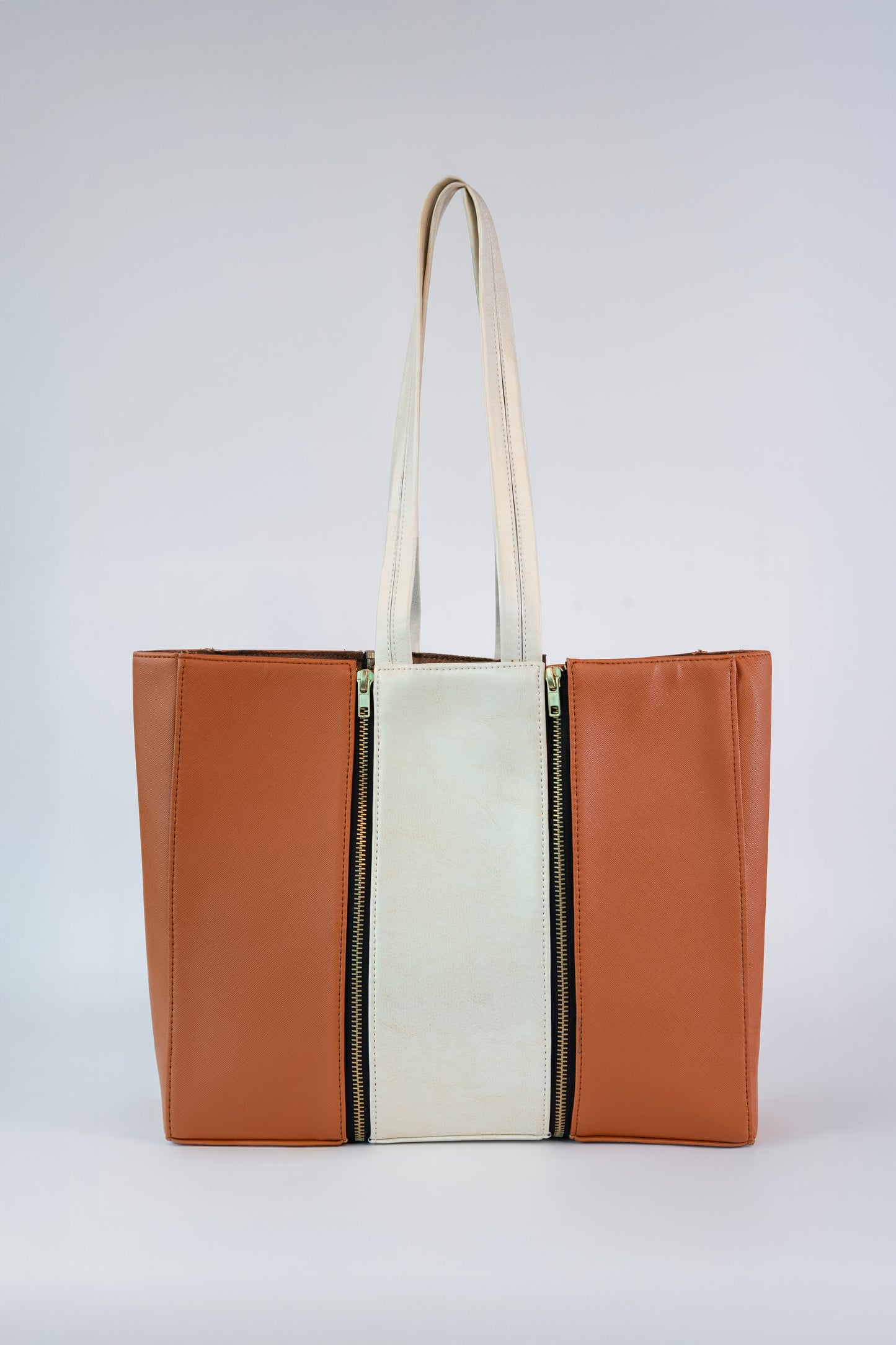 The Kaia Tote – Designed to Disappear
