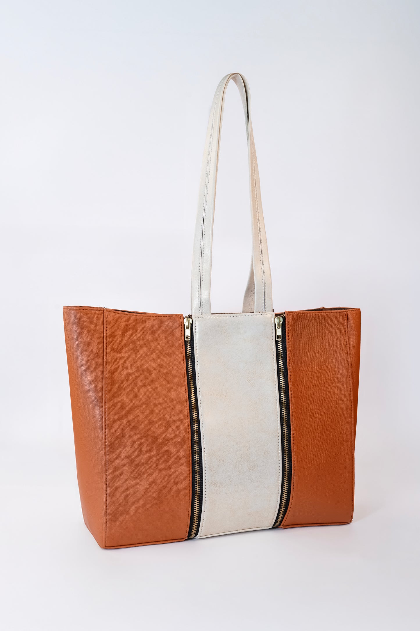 The Kaia Tote – Designed to Disappear