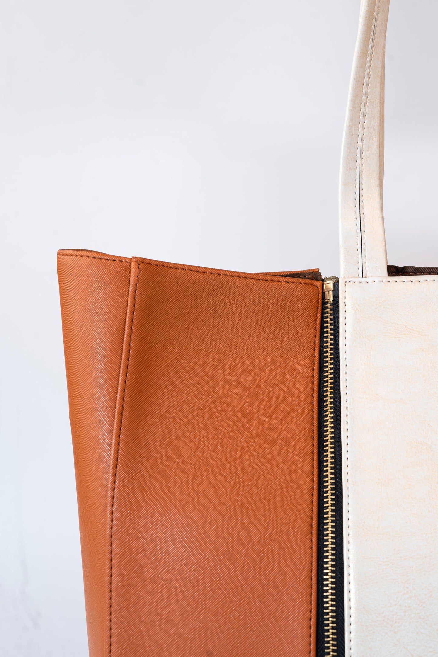 The Kaia Tote – Designed to Disappear