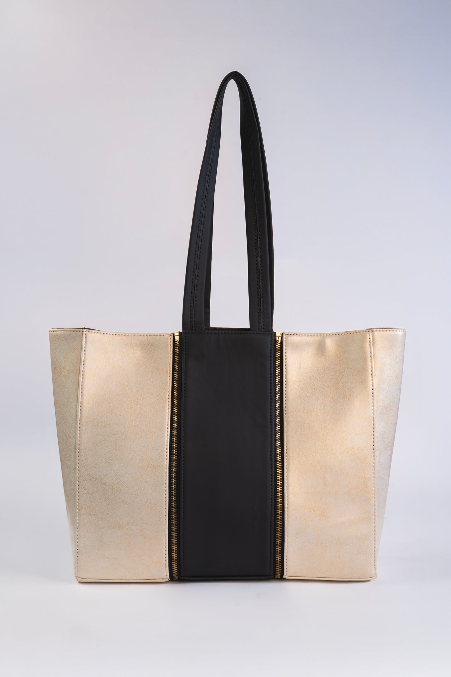 The Kaia Tote – Designed to Disappear
