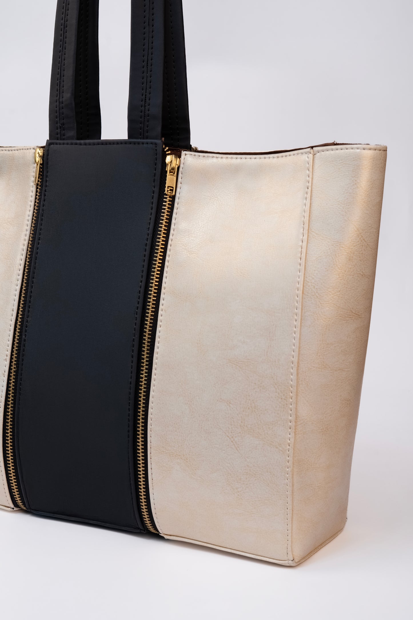 The Kaia Tote – Designed to Disappear